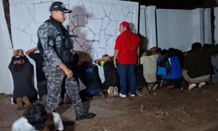 SANTA CRUZ: ENFRENTAMIENTO CON PALOS Y MACHETES POR INMUEBLE DEJA 48 ARRESTADOS