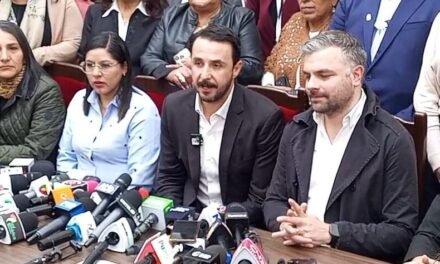 GOBERNADOR ELECTO DE SANTA CRUZ SE REÚNE CON GOBIERNO POR CRISIS DE CARBURANTES