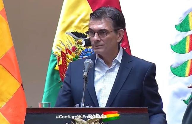 PAZ: “NO HABÍA LABORATORIOS EN YPFB, PERO SÍ CASAS DE $US 8 MILLONES”