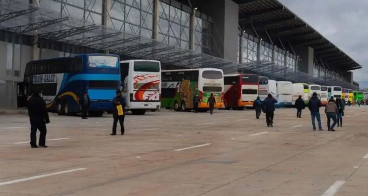 BLOQUEOS EN ORURO OBLIGAN A SUSPENDER VIAJES INTERDEPARTAMENTALES