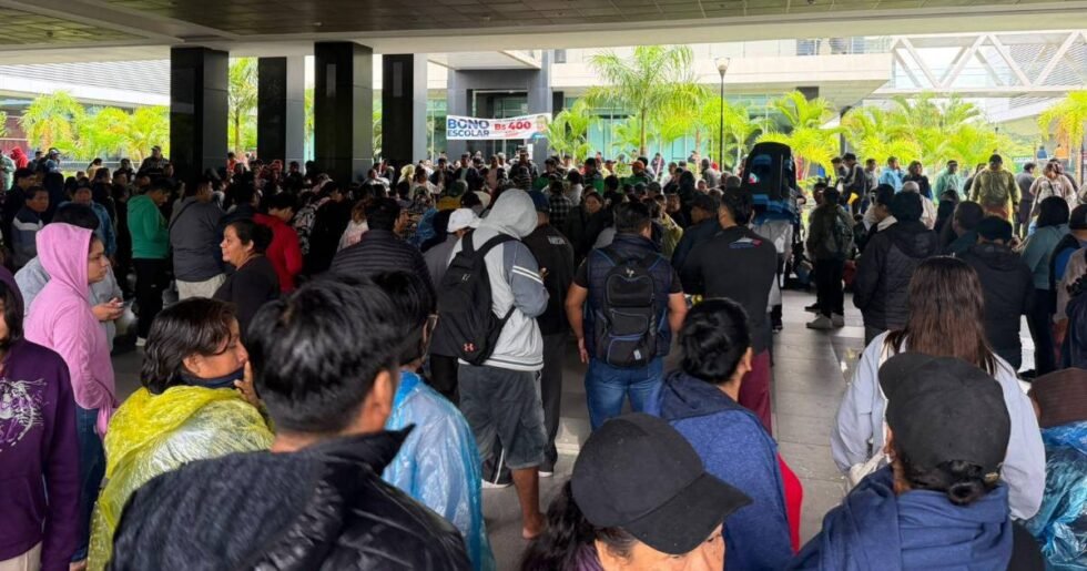 GREMIALISTAS CERCAN LA QUINTA MUNICIPAL EN RECHAZO A FALLO POR EL MUTUALISTA