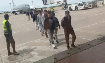 17 BOLIVIANOS EXPULSADOS DE CHILE LLEGARON A SANTA CRUZ