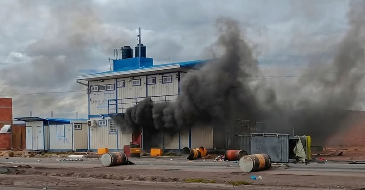 ADUANA CONDENA QUEMA DE INSTALACIONES EN ACHICA ARRIBA