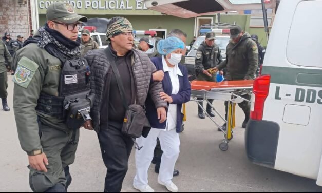 RESCATAN A SARGENTO MAYOR TRAS SER RETENIDO EN MEDIO DE BLOQUEOS