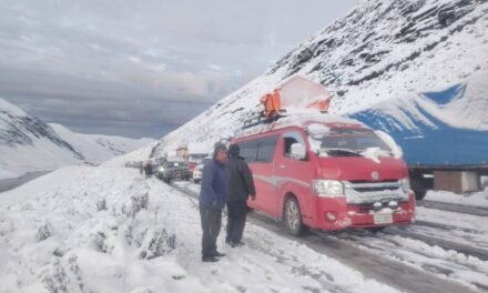 NEVADA EN LA CUMBRE COMPLICA EL TRÁNSITO HACIA LOS YUNGAS