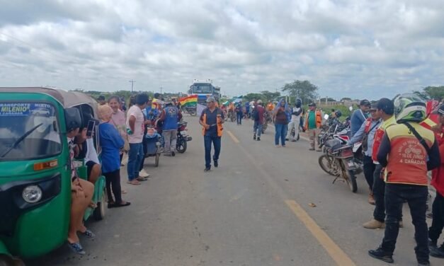 PARO INDEFINIDO DE MOTOTAXISTAS Y BLOQUEOS CONTRA YPFB