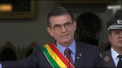 PAZ ANUNCIA REDUCCIÓN DEL 50% DE SU SALARIO Y EL DE SUS MINISTROS