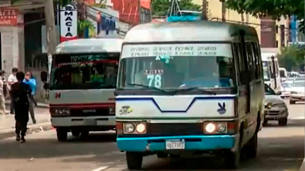TRANSPORTE EN SANTA CRUZ NO ACATA PARO Y GARANTIZA SERVICIO NORMAL