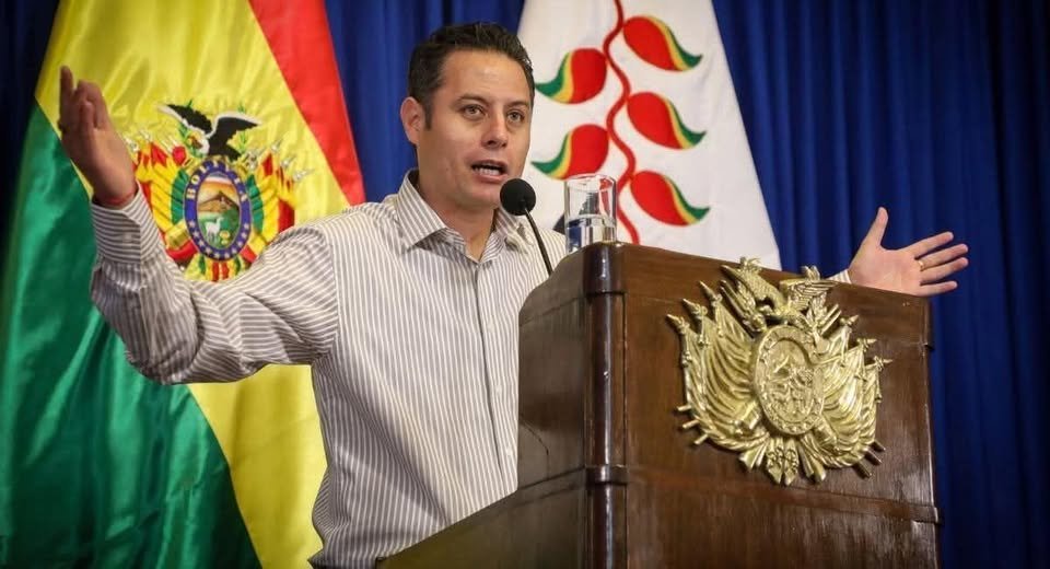 VICEPRESIDENTE LARA CRITICA AL GOBIERNO Y RECLAMA MAYOR CONFIANZA DEL PRESIDENTE