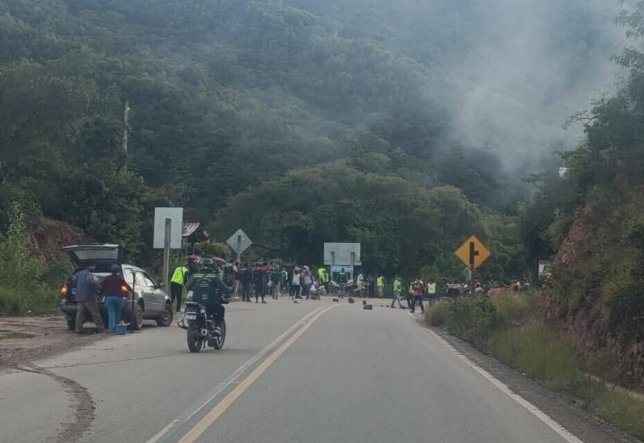 SECTOR TRANSPORTE PARALIZA ACTIVIDADES POR EL MAL ESTADO DE LA VÍA BERMEJO–PETACA