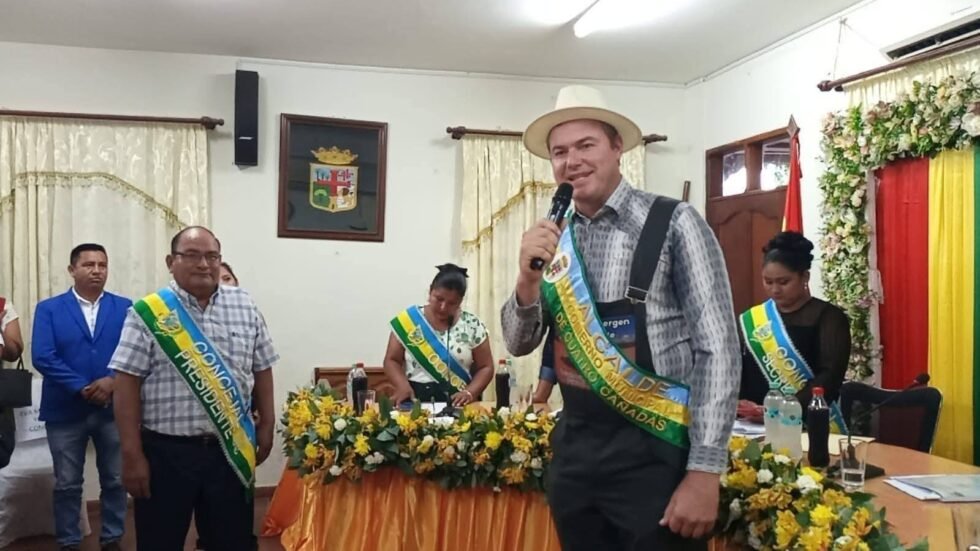 MENONITA ASUME LA ALCALDÍA DE CUATRO CAÑADAS POR PRIMERA VEZ