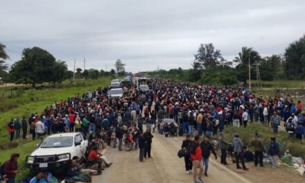 BLOQUEO INDEFINIDO EN SAN JULIÁN DEJA CIENTOS DE VEHÍCULOS VARADOS