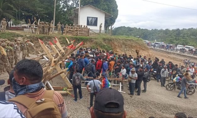 COCALEROS DEL TRÓPICO CERCAN LA NOVENA DIVISIÓN DEL EJÉRCITO EN VILLA TUNARI