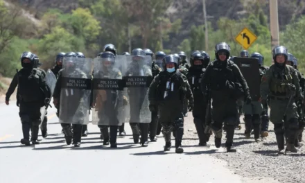 POLICÍA REPORTA 67 PUNTOS DE BLOQUEO EN BOLIVIA Y ADVIERTE POSIBLE INTERVENCIÓN