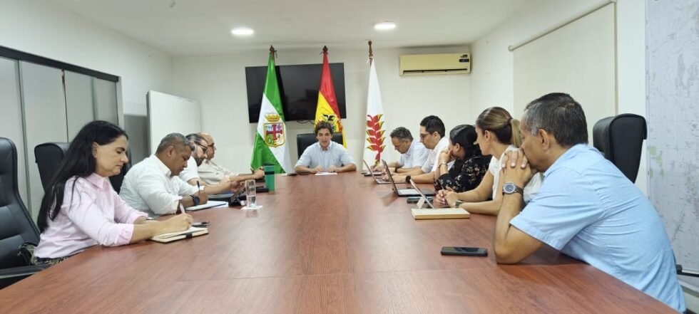 ALCALDE SAAVEDRA REALIZA SU PRIMERA REUNIÓN DE GABINETE MUNICIPAL