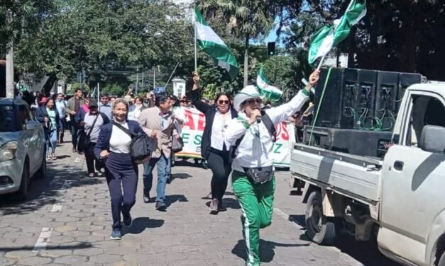 MAESTROS TOMARON DEPARTAMENTAL DE EDUCACIÓN EXIGIENDO ÍTEMS Y AUMENTO SALARIAL