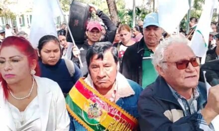 TRABAJADORES POR CUENTA PROPIA RESPALDAN A RODRIGO PAZ Y RECHAZAN BLOQUEOS