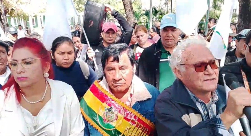 TRABAJADORES POR CUENTA PROPIA RESPALDAN A RODRIGO PAZ Y RECHAZAN BLOQUEOS