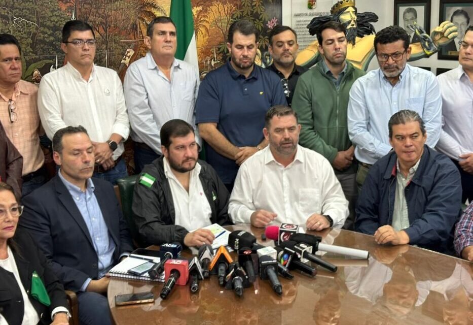 CÍVICOS RESPALDAN AL SECTOR AGROPECUARIO Y APUNTAN A EVO MORALES POR LOS CONFLICTOS