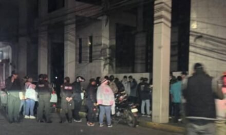 OPERATIVO EN MIGRACIÓN SANTA CRUZ BUSCA FRENAR LA REVENTA DE PUESTOS