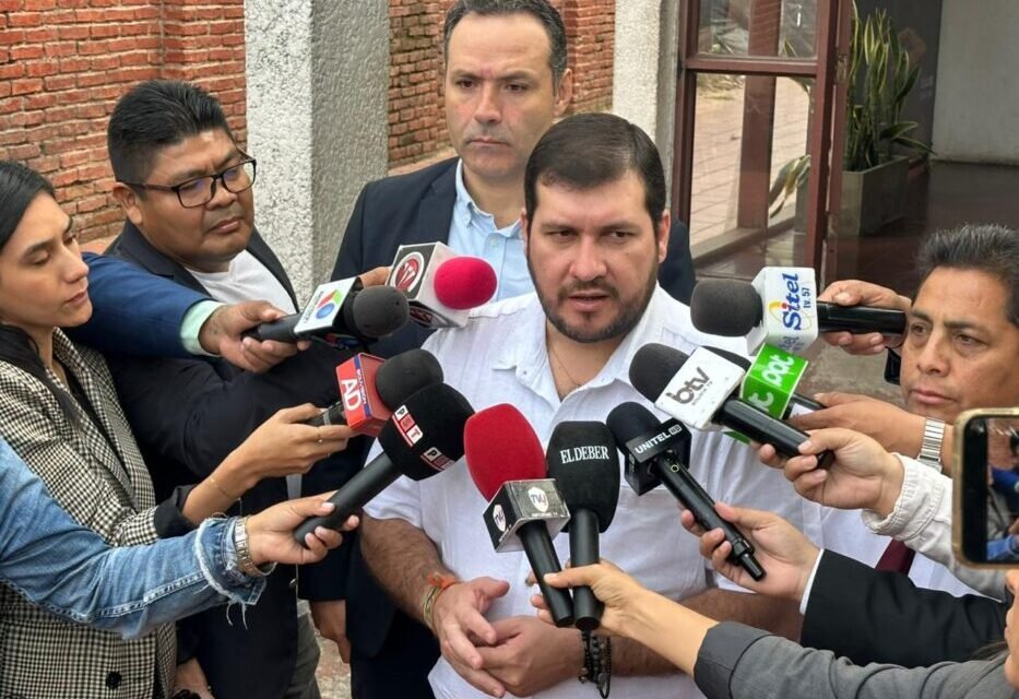 MOVIMIENTO CÍVICO NACIONAL SE REÚNE CON EL PRESIDENTE POR LA CRISIS Y LOS BLOQUEOS