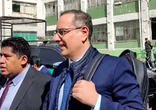 AKLY DECLARÓ ANTE LA FELCC POR CONTRATOS DE CRUDO Y CASO DE GASOLINA DESESTABILIZADA