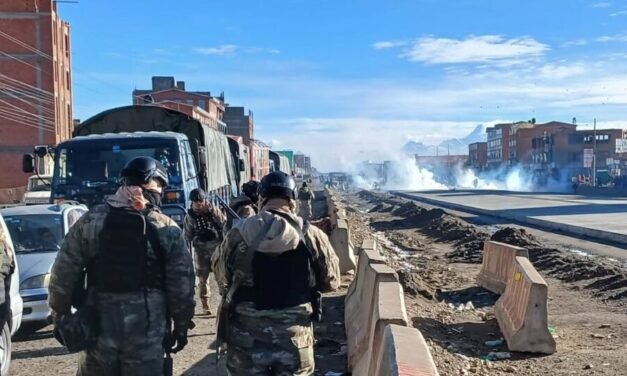 VIOLENTOS ENFRENTAMIENTOS FRENAN CORREDOR HUMANITARIO EN ACHICA ARRIBA