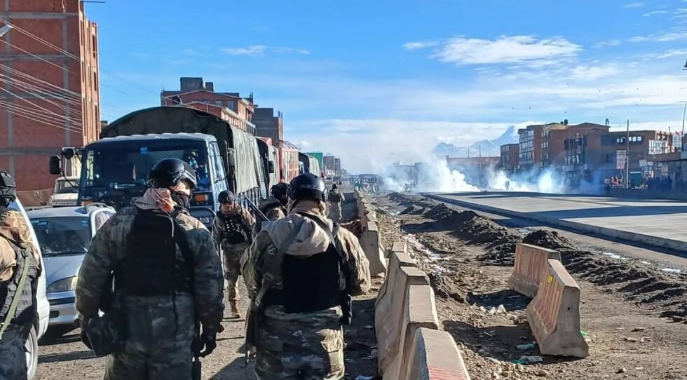 VIOLENTOS ENFRENTAMIENTOS FRENAN CORREDOR HUMANITARIO EN ACHICA ARRIBA