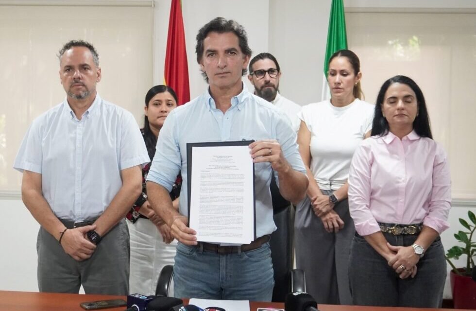 SAAVEDRA EMITE DECRETO DE AUSTERIDAD: “SE ACABÓ LA FIESTA CON LA PLATA DE LA GENTE”