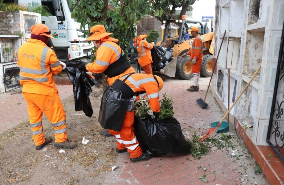 EMACRUZ EJECUTA PLAN DE LIMPIEZA EN CEMENTERIOS, MERCADOS Y MICROBASURALES