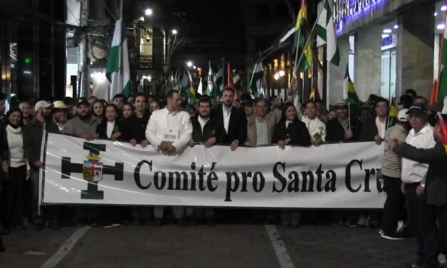 MASIVA MARCHA EN SANTA CRUZ EN DEFENSA DE LA DEMOCRACIA Y LA LIBERTAD