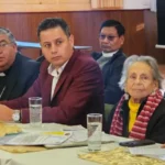 COMISIÓN DE DIÁLOGO PIDE LEVANTAR ÓRDENES DE APREHENSIÓN CONTRA DIRIGENTES MOVILIZADOS