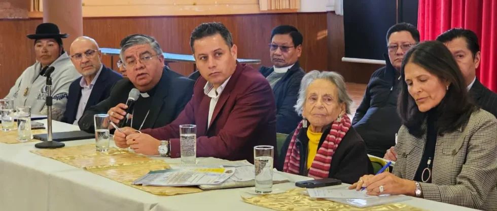 COMISIÓN DE DIÁLOGO PIDE LEVANTAR ÓRDENES DE APREHENSIÓN CONTRA DIRIGENTES MOVILIZADOS