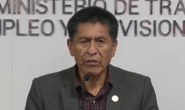 MINISTRO DE TRABAJO RENUNCIA AL CARGO Y LLAMA A «PACIFICAR EL PAÍS»