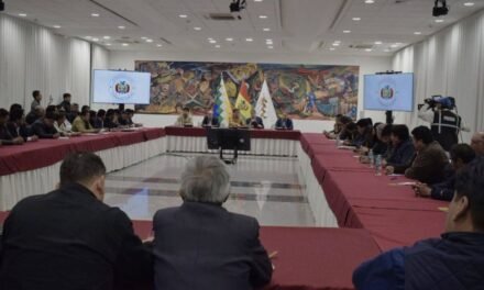 GOBIERNO Y CHOFERES INSTALAN DIÁLOGO TRAS JORNADA DE BLOQUEOS EN EL PAÍS