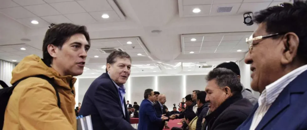 ACUERDO ENTRE GOBIERNO Y CHOFERES FRENA NUEVAS PROTESTAS
