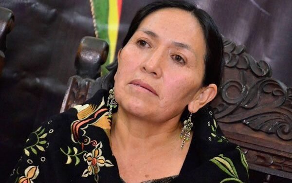 TOMASA YAHURI LLAMA AL DIÁLOGO Y A LA UNIDAD NACIONAL ANTE LA CRISIS SOCIAL