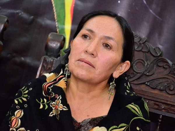 TOMASA YAHURI LLAMA AL DIÁLOGO Y A LA UNIDAD NACIONAL ANTE LA CRISIS SOCIAL