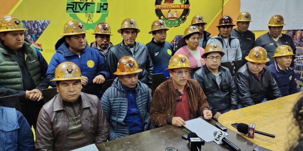 MINEROS DE ORURO ACUSAN A LA COB DE “VIVIR DEL ESTADO” Y USAR A OTROS SECTORES