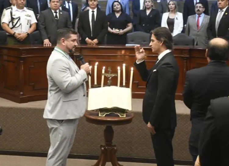 SAAVEDRA JURA ANTE EL TDJ Y DA INICIO FORMAL A SU GESTIÓN MUNICIPAL