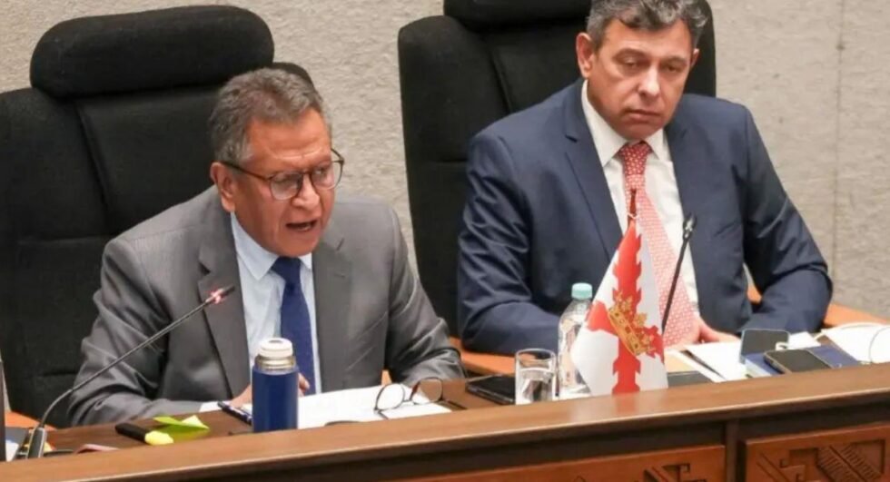 OVIEDO EVITA LA CENSURA EN LA ALP TRAS INTERPELACIÓN POR EL CASO “MALETAS”