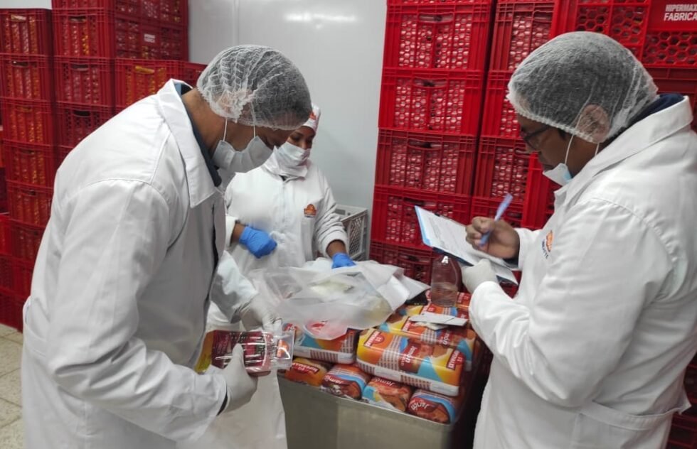 ALCALDÍA INTENSIFICA CONTROLES PARA GARANTIZAR EMBUTIDOS SEGUROS EN SAN JUAN