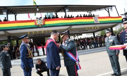 FFAA CONDECORAN AL MINISTRO DE DEFENSA CON EL MÉRITO MILITAR “EDUARDO ABAROA”