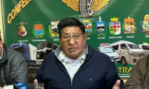 CHOFERES EXIGEN LIBERACIÓN DE CARRETERAS Y DAN ULTIMÁTUM AL GOBIERNO POR BLOQUEOS