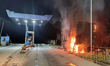 QUEMAN PUNTO MÓVIL DE LA FELCN EN SAN CARLOS