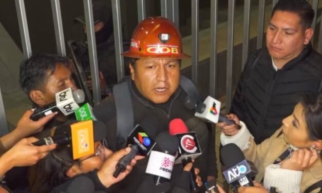 ARGOLLO: “NO PODÍAMOS ENFRENTARNOS ENTRE BOLIVIANOS” Y ORDENA LEVANTAR LOS BLOQUEOS