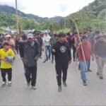 CAMPESINOS ARMADOS EN EL TRÓPICO ADVIERTEN RESISTENCIA ANTE OPERATIVOS