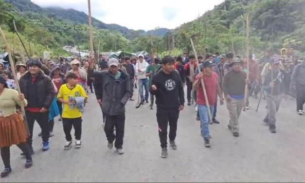 CAMPESINOS ARMADOS EN EL TRÓPICO ADVIERTEN RESISTENCIA ANTE OPERATIVOS