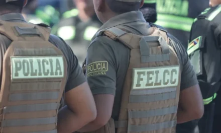 POLICÍA DESPLIEGA 174 EFECTIVOS EN VILLA 1RO DE MAYO POR CONFLICTO ENTRE DELIVERYS Y COMUNIDAD AYOREA