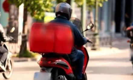 11 DELIVERYS RECUPERAN SU LIBERTAD Y PIDEN LA DEVOLUCIÓN DE SUS MOTOCICLETAS